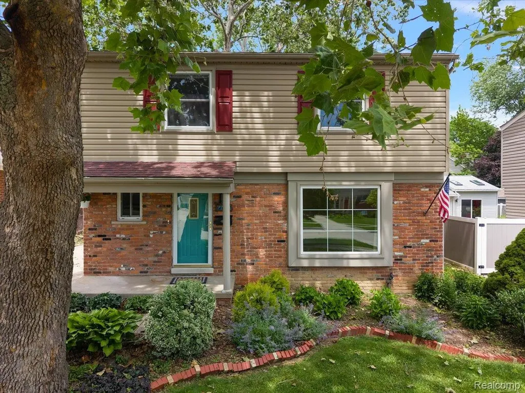 754 W Baker Avenue Clawson City MI 48017