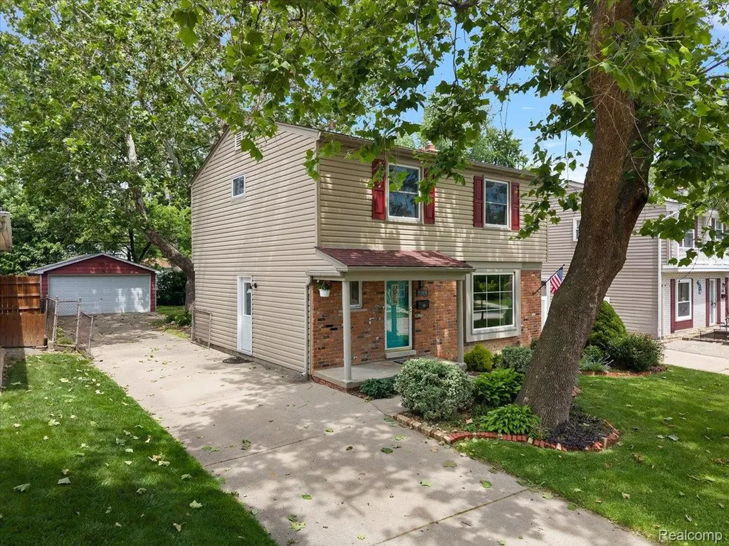 754 W Baker Avenue Clawson City MI 48017