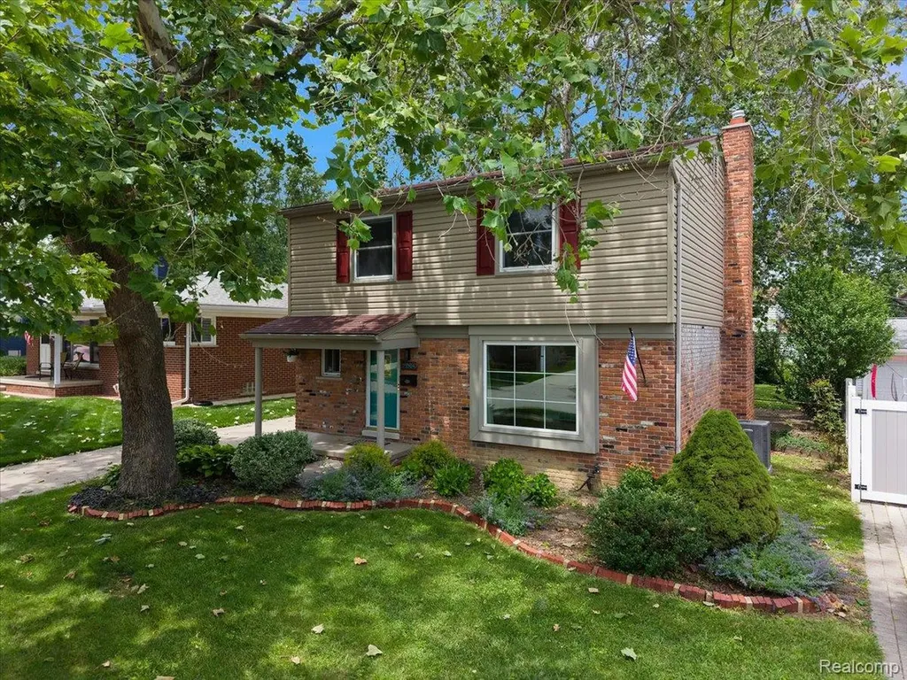 754 W Baker Avenue Clawson City MI 48017