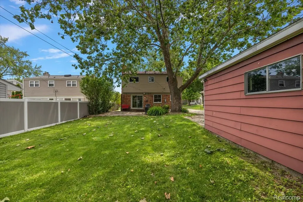 754 W Baker Avenue Clawson City MI 48017