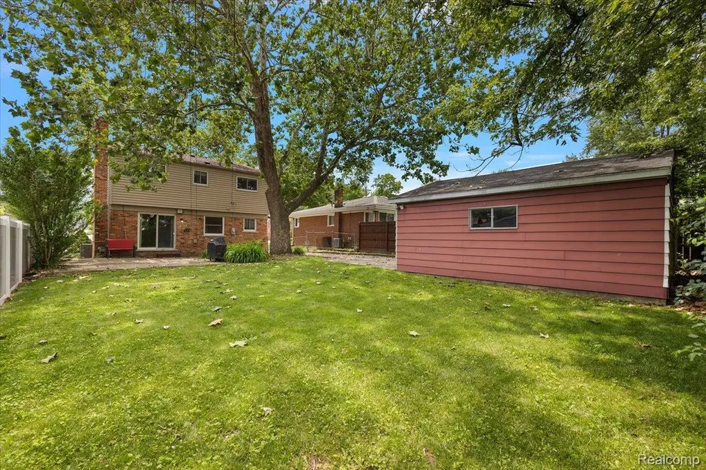 754 W Baker Avenue Clawson City MI 48017
