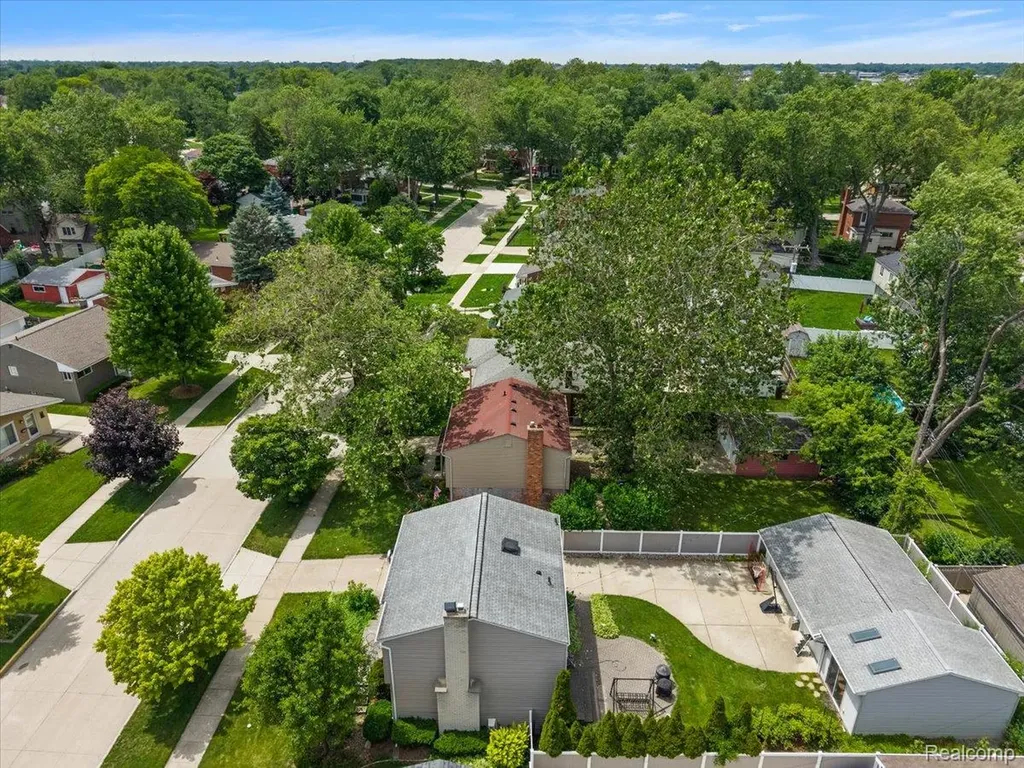 754 W Baker Avenue Clawson City MI 48017