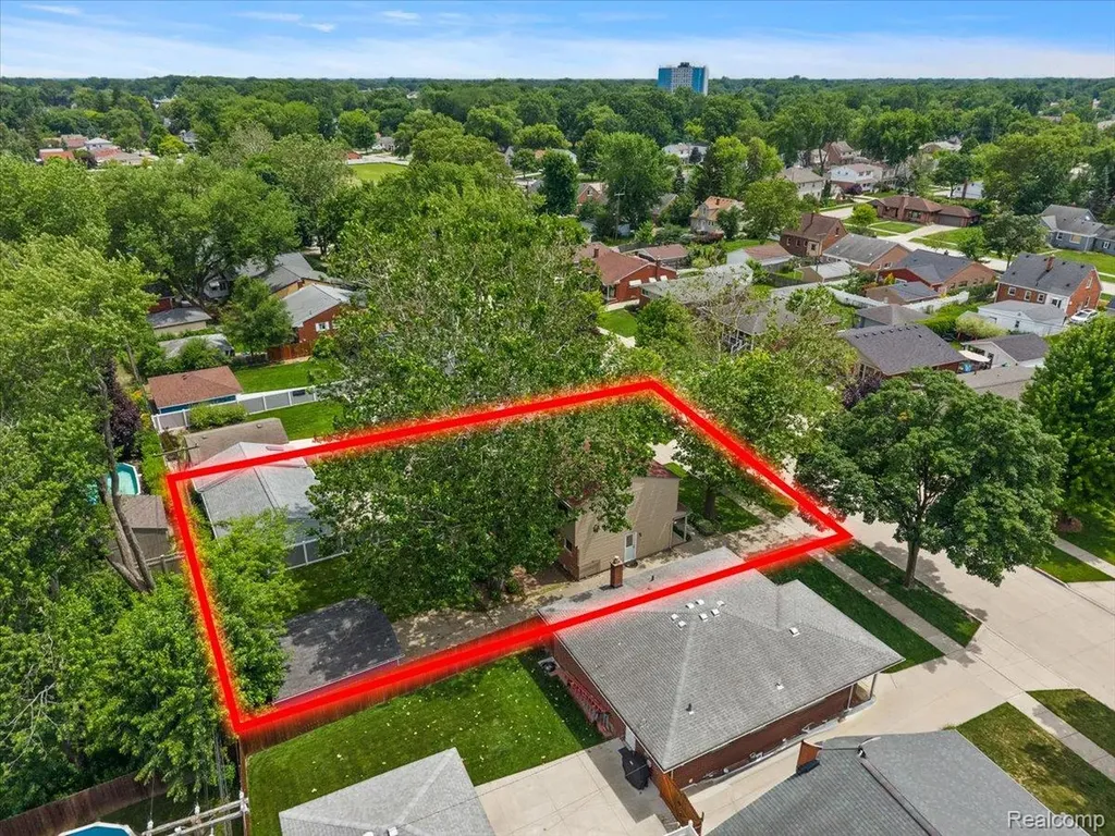 754 W Baker Avenue Clawson City MI 48017