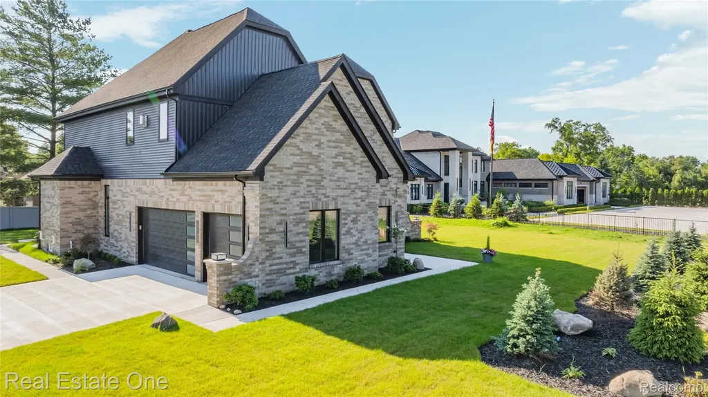 5321 Rochester Road Troy City MI 48058