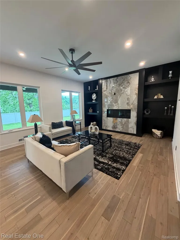 5321 Rochester Road Troy City MI 48058