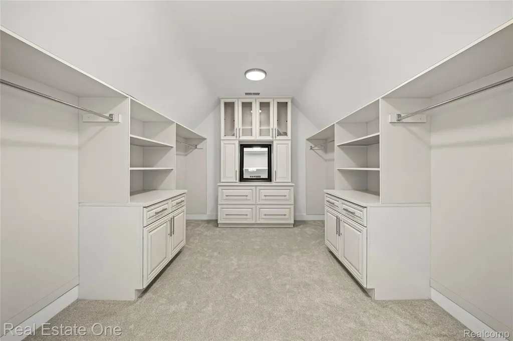 5321 Rochester Road Troy City MI 48058