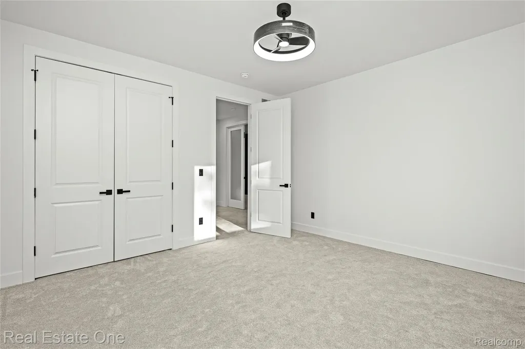 5321 Rochester Road Troy City MI 48058