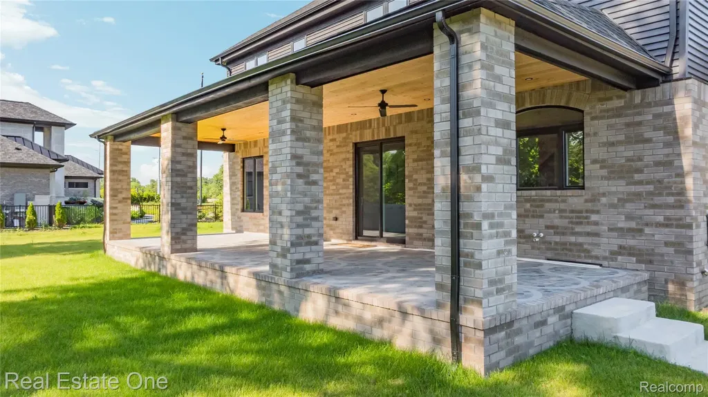 5321 Rochester Road Troy City MI 48058