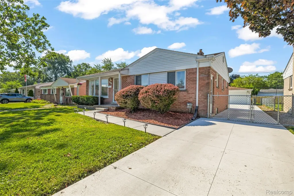 30853 Steinhauer Street Westland City MI 48186