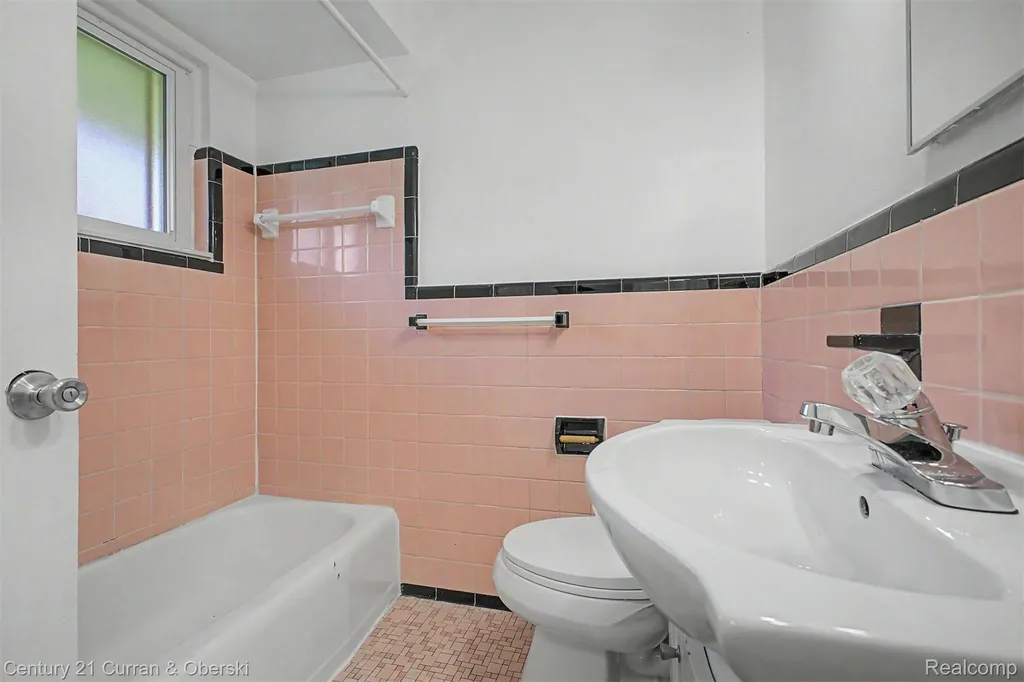 4222 Drouillard Street Lincoln Park City MI 48146