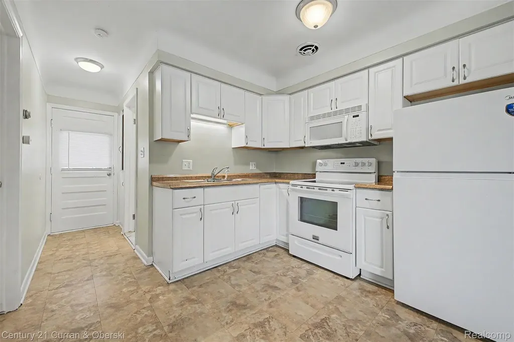 4222 Drouillard Street Lincoln Park City MI 48146