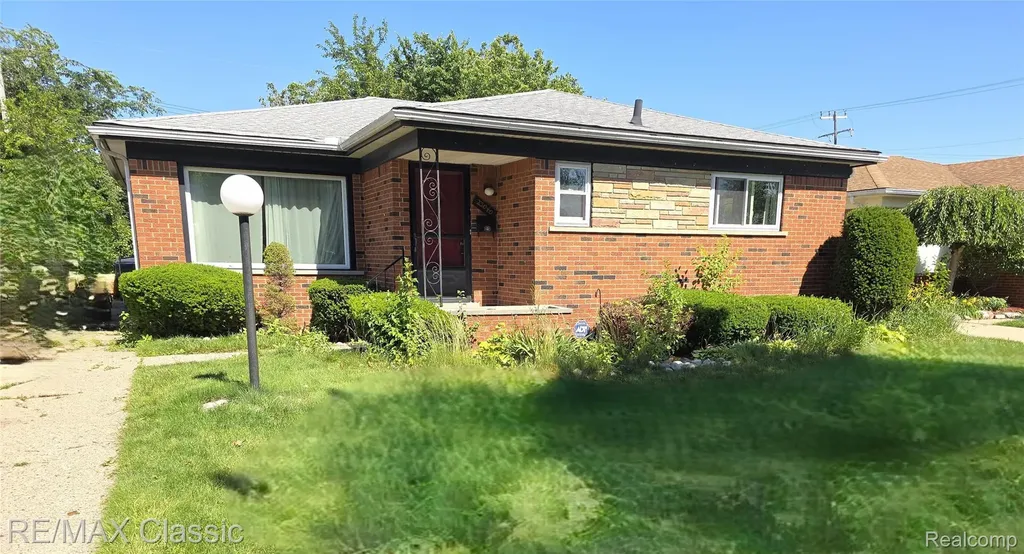 23040 Beverly Street Oak Park City MI 48237