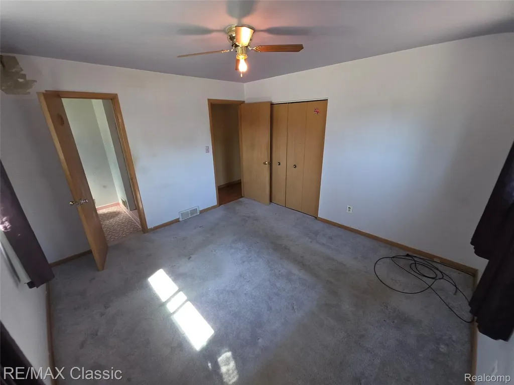 23040 Beverly Street Oak Park City MI 48237