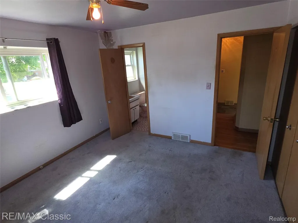 23040 Beverly Street Oak Park City MI 48237