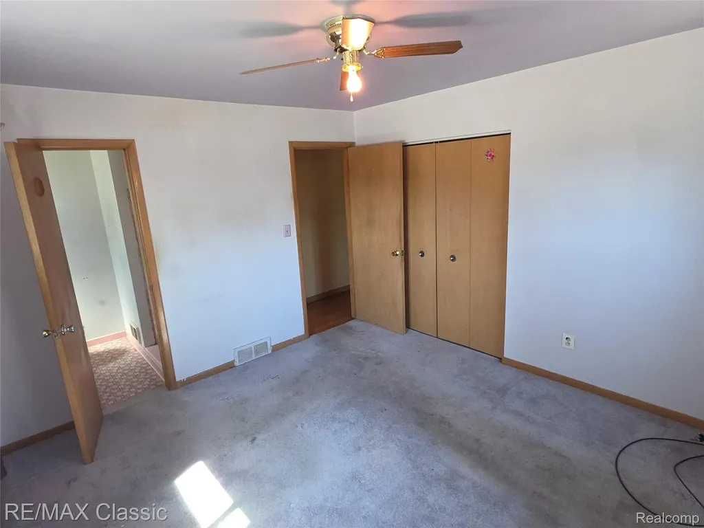 23040 Beverly Street Oak Park City MI 48237