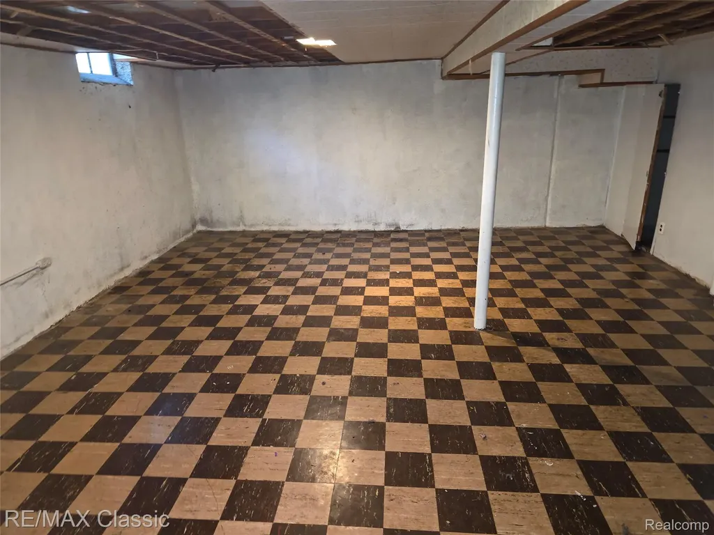 23040 Beverly Street Oak Park City MI 48237