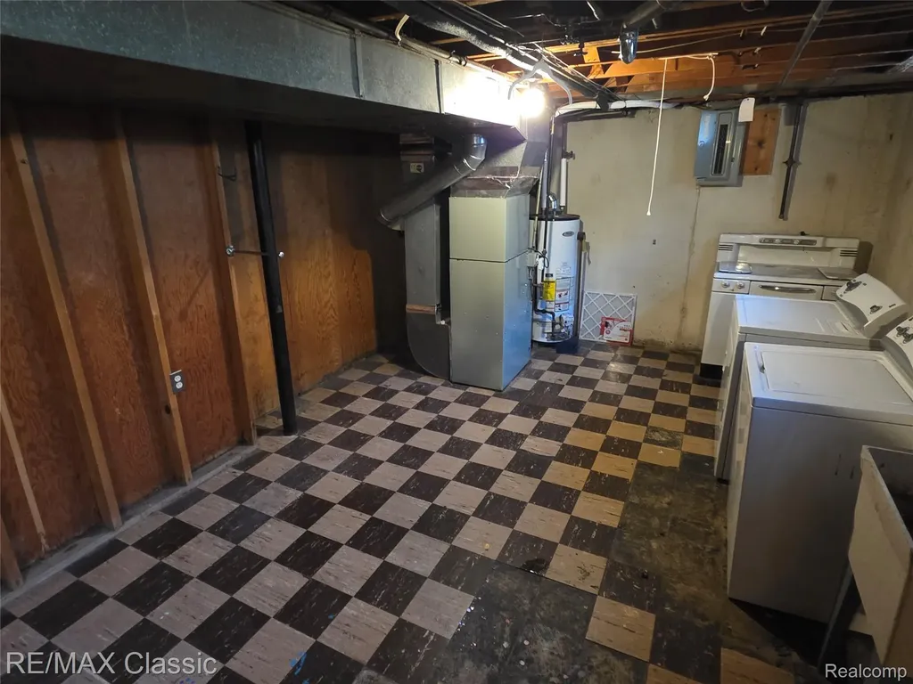 23040 Beverly Street Oak Park City MI 48237