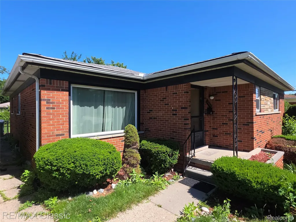 23040 Beverly Street Oak Park City MI 48237