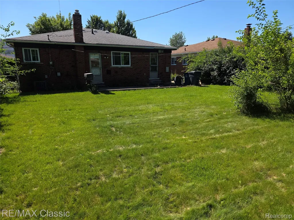 23040 Beverly Street Oak Park City MI 48237