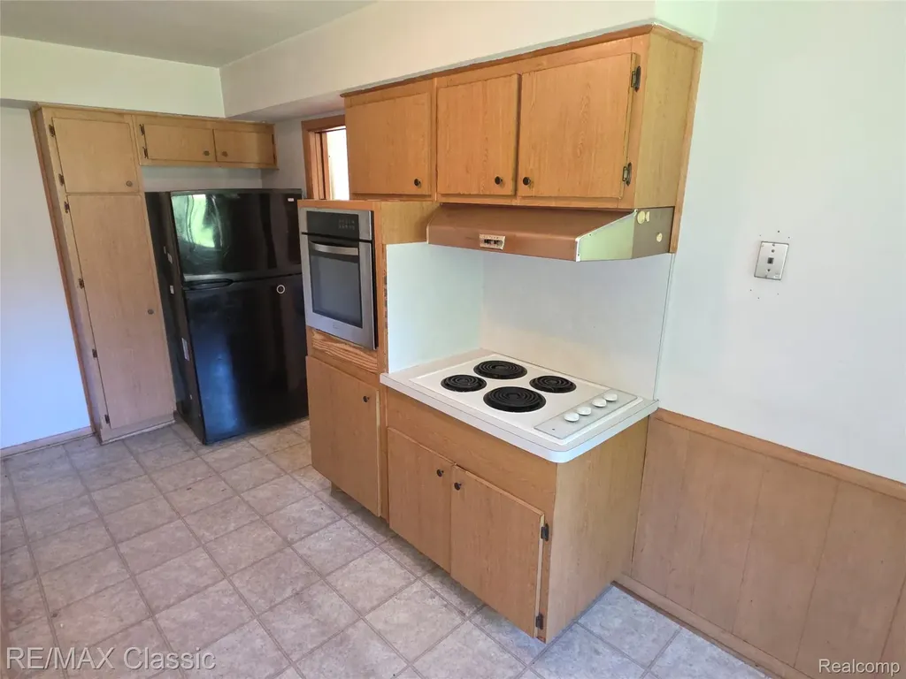 23040 Beverly Street Oak Park City MI 48237