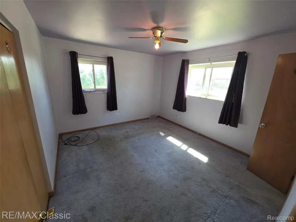 23040 Beverly Street Oak Park City MI 48237