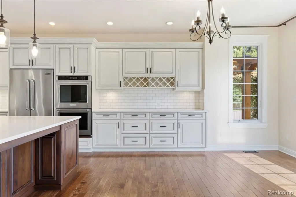 35339 W 13 Mile Road Farmington Hills City MI 48331