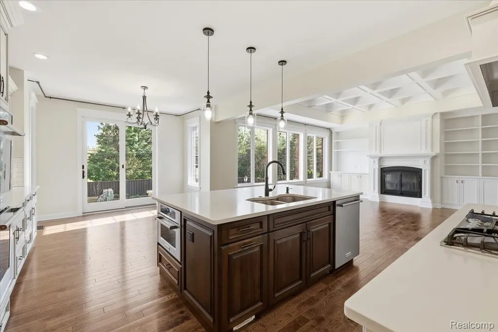 35339 W 13 Mile Road Farmington Hills City MI 48331
