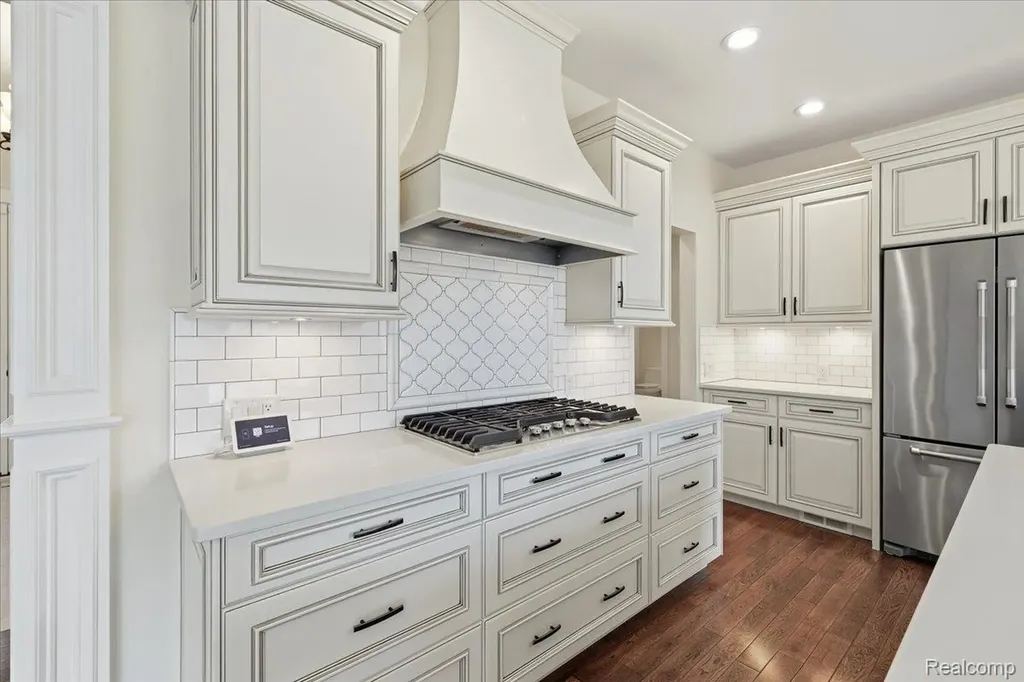 35339 W 13 Mile Road Farmington Hills City MI 48331