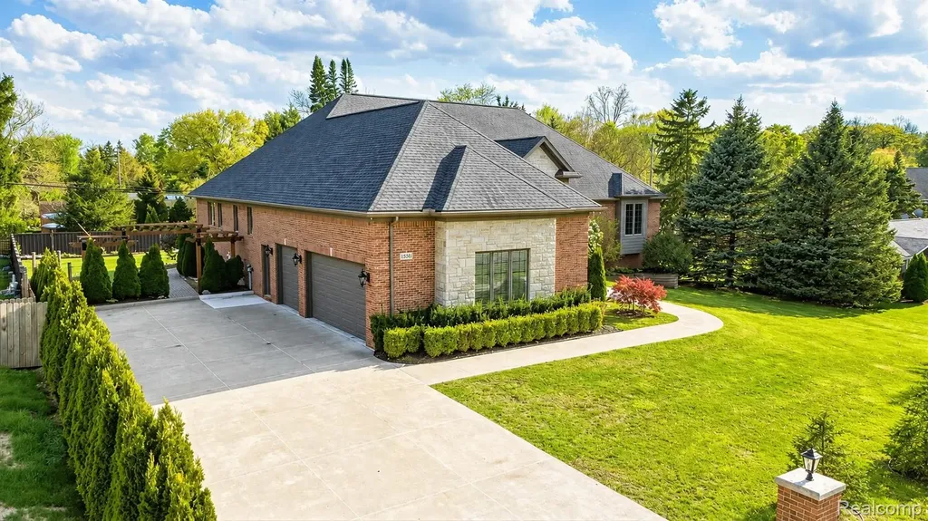 35339 W 13 Mile Road Farmington Hills City MI 48331