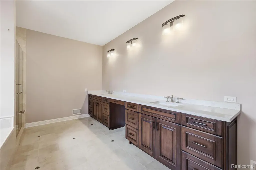 35339 W 13 Mile Road Farmington Hills City MI 48331