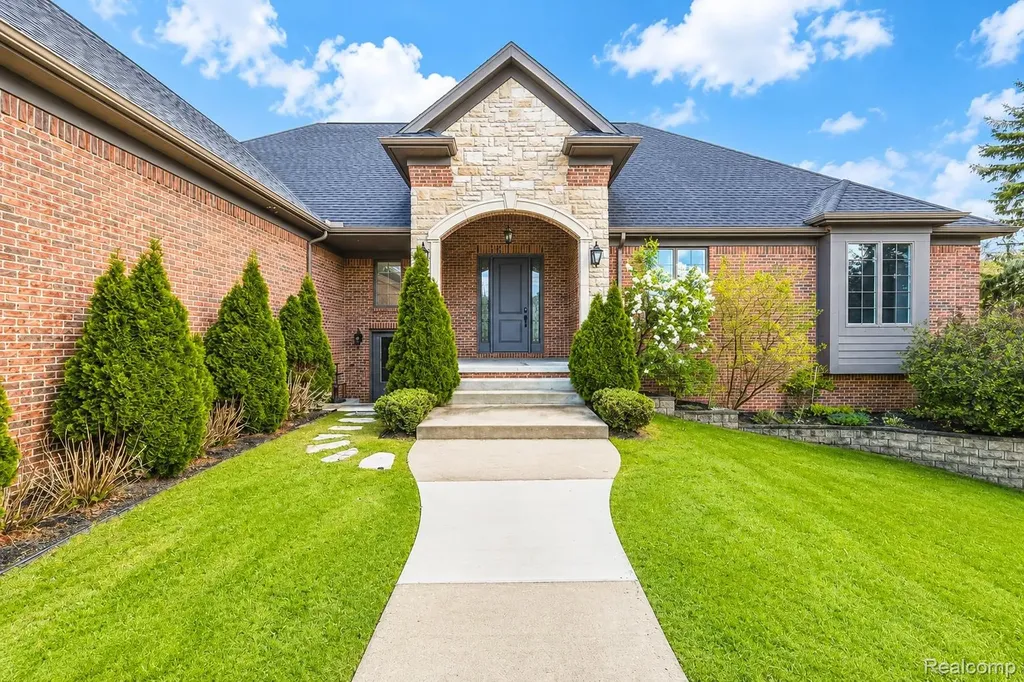 35339 W 13 Mile Road Farmington Hills City MI 48331