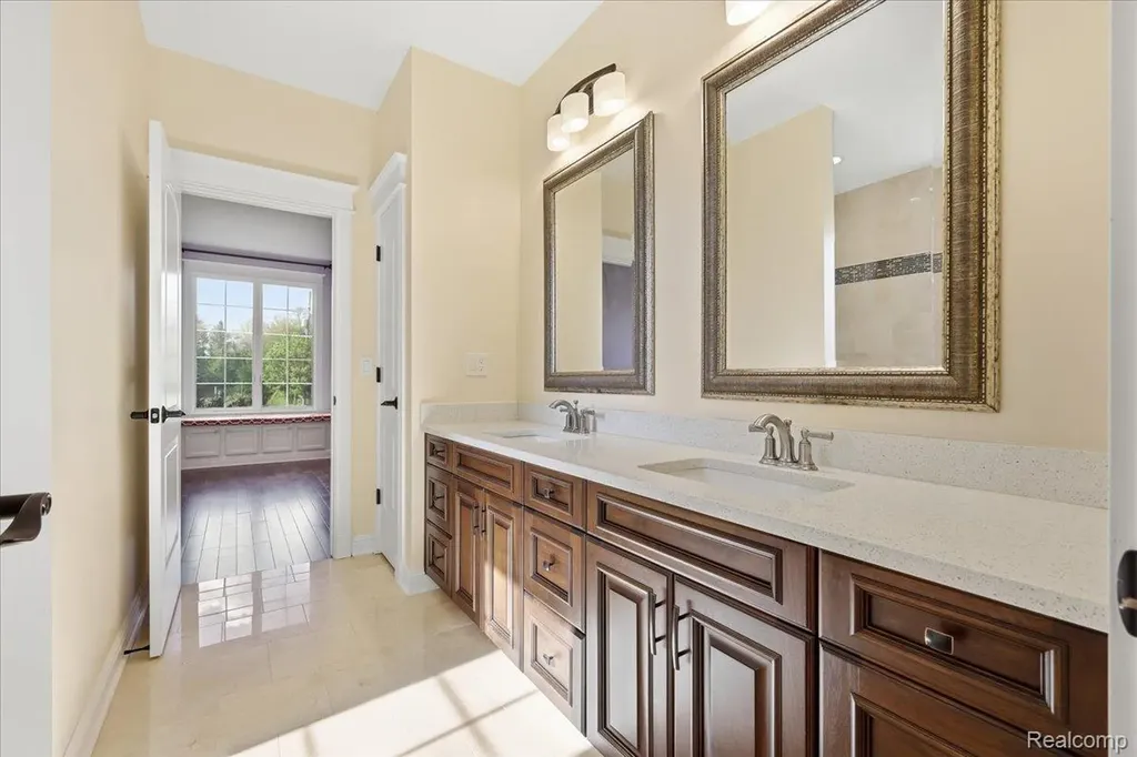 35339 W 13 Mile Road Farmington Hills City MI 48331