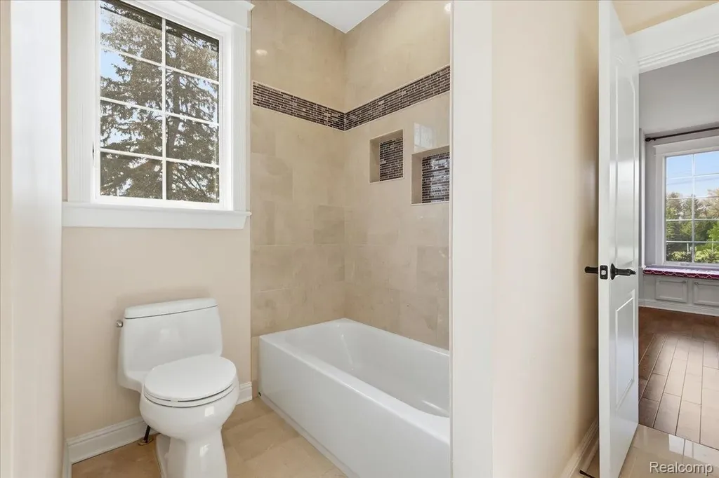 35339 W 13 Mile Road Farmington Hills City MI 48331