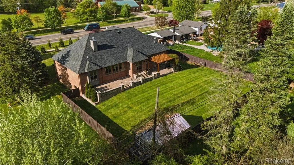 35339 W 13 Mile Road Farmington Hills City MI 48331