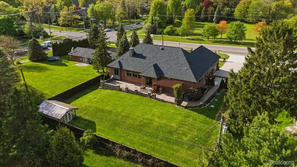 35339 W 13 Mile Road Farmington Hills City MI 48331
