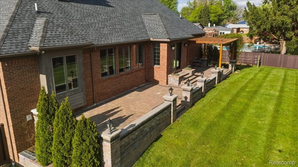 35339 W 13 Mile Road Farmington Hills City MI 48331