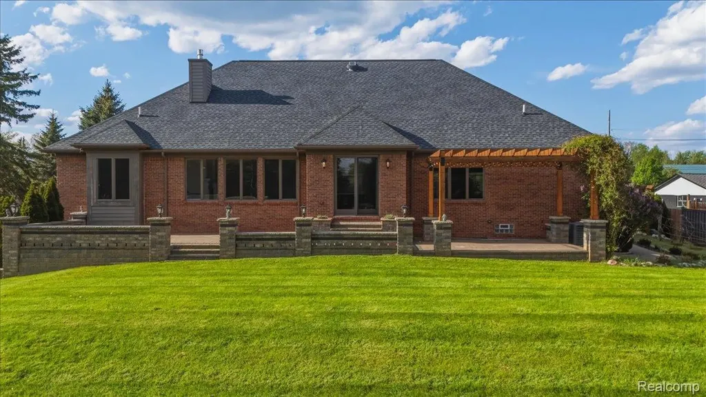 35339 W 13 Mile Road Farmington Hills City MI 48331