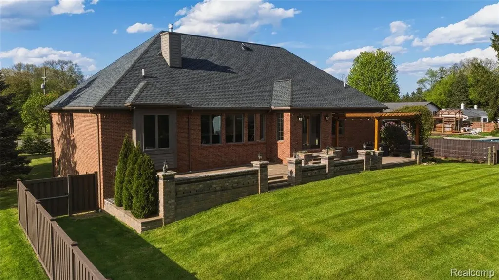 35339 W 13 Mile Road Farmington Hills City MI 48331