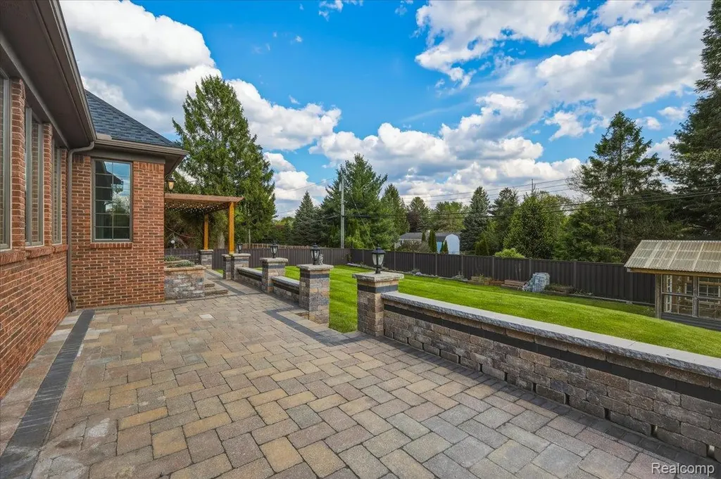 35339 W 13 Mile Road Farmington Hills City MI 48331