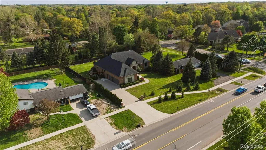 35339 W 13 Mile Road Farmington Hills City MI 48331