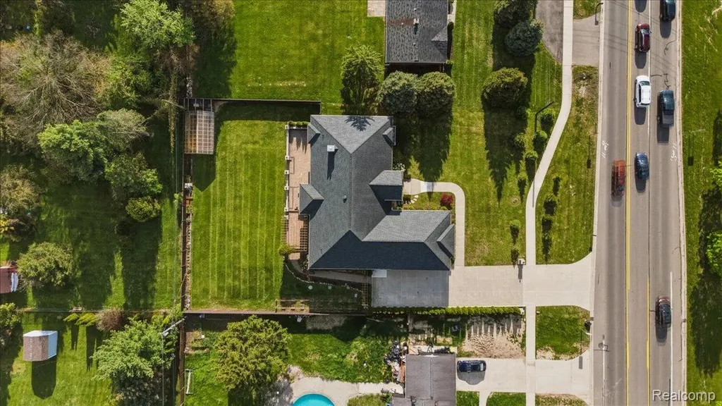 35339 W 13 Mile Road Farmington Hills City MI 48331