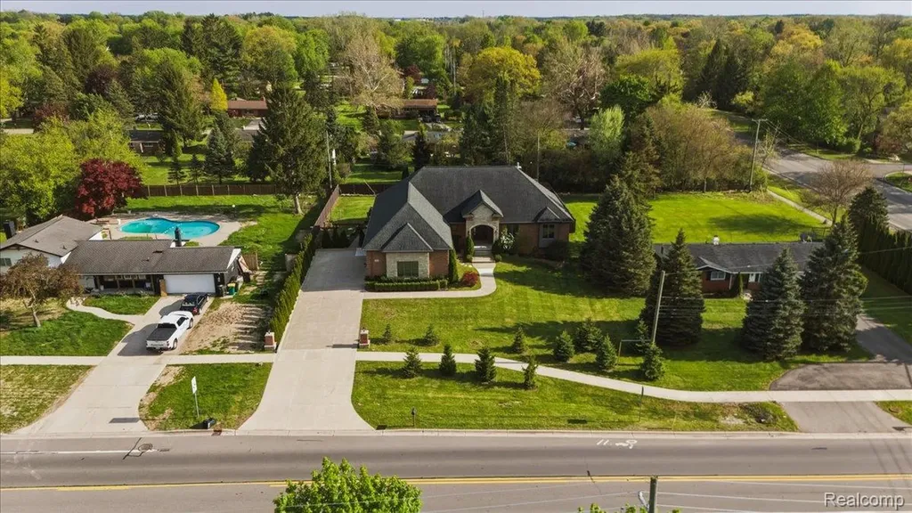 35339 W 13 Mile Road Farmington Hills City MI 48331