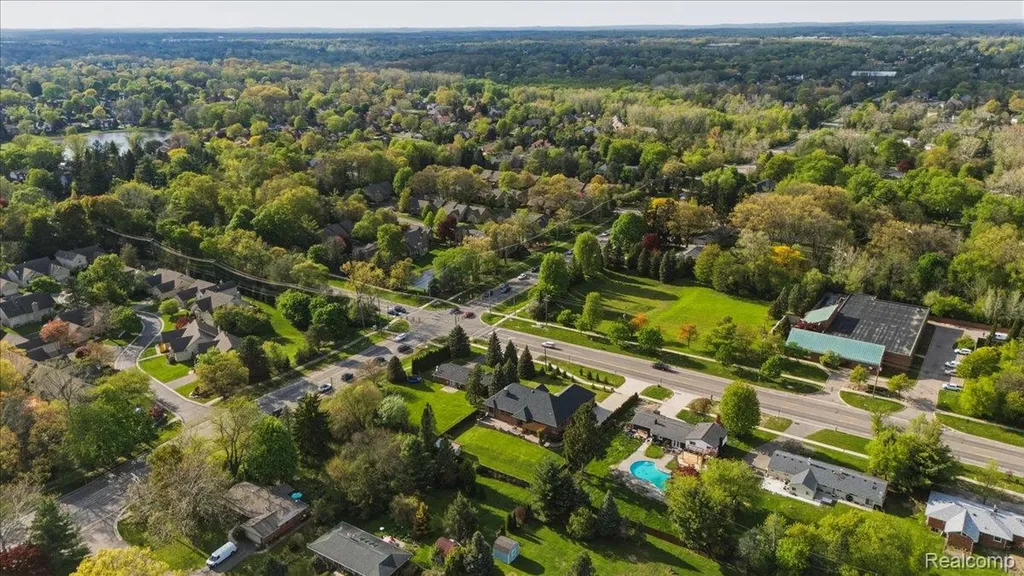 35339 W 13 Mile Road Farmington Hills City MI 48331