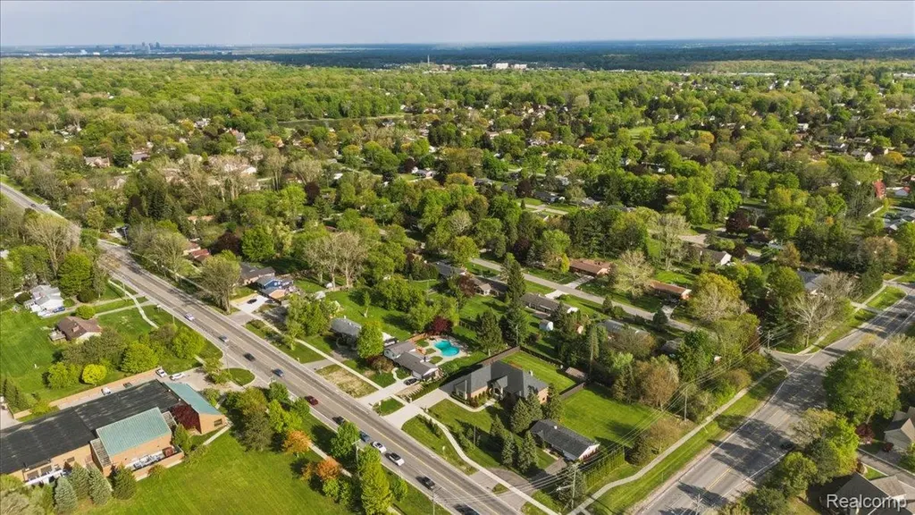 35339 W 13 Mile Road Farmington Hills City MI 48331
