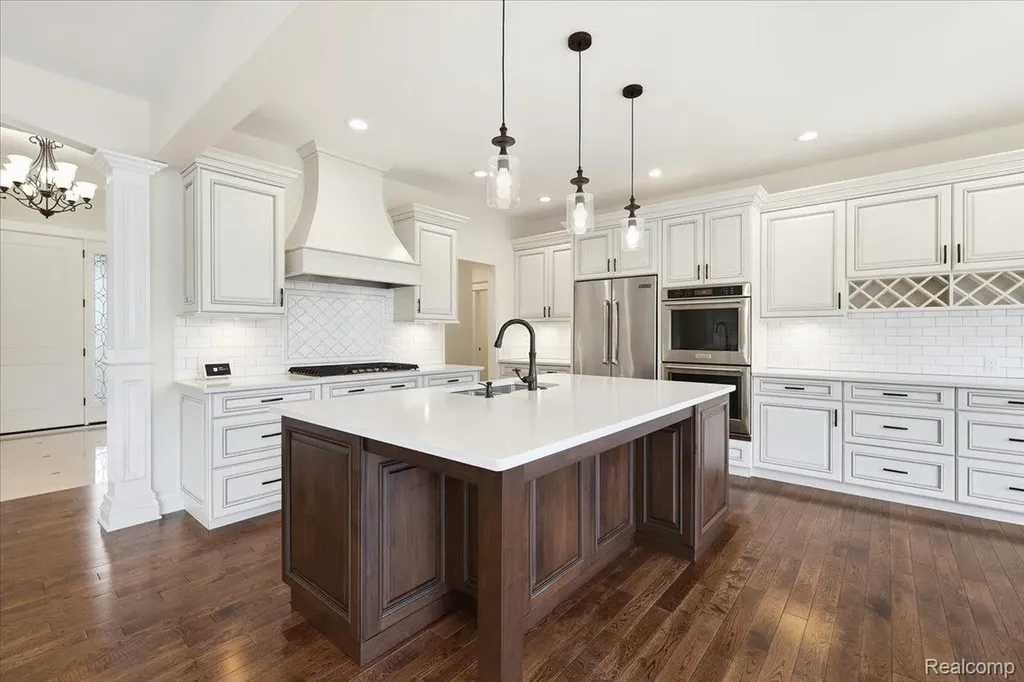 35339 W 13 Mile Road Farmington Hills City MI 48331