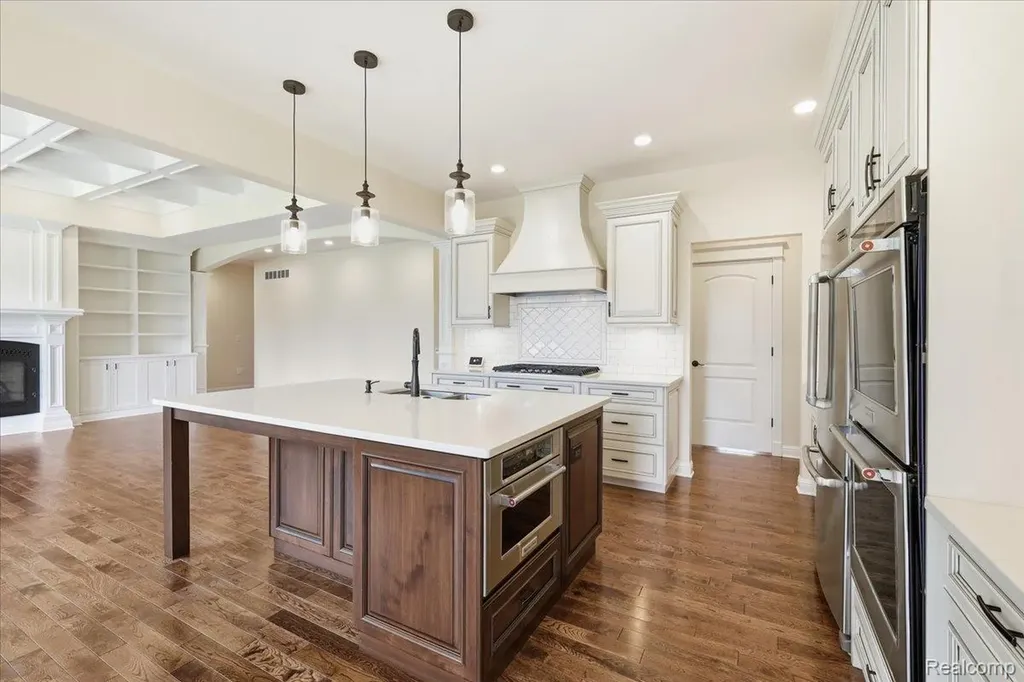 35339 W 13 Mile Road Farmington Hills City MI 48331