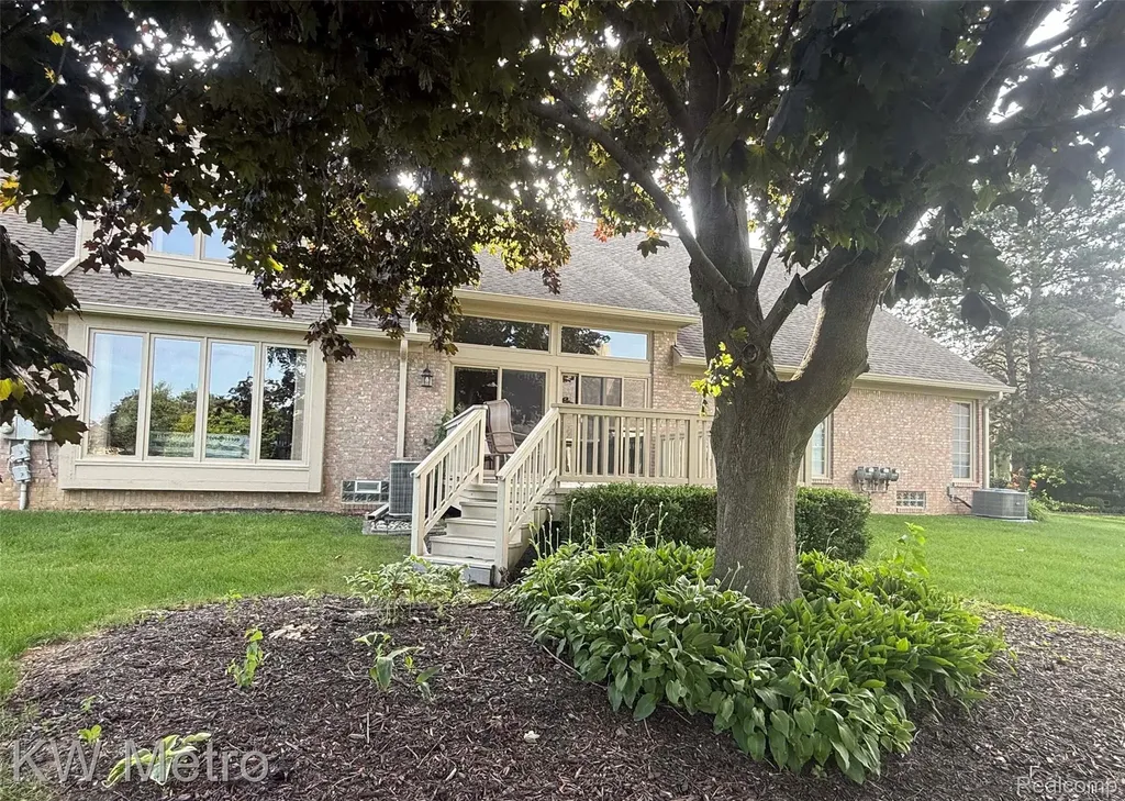 42664 Jason Court Sterling Heights City MI 48313