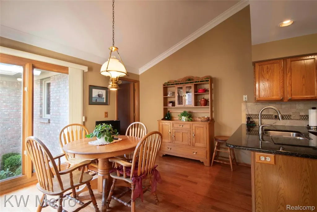 42664 Jason Court Sterling Heights City MI 48313