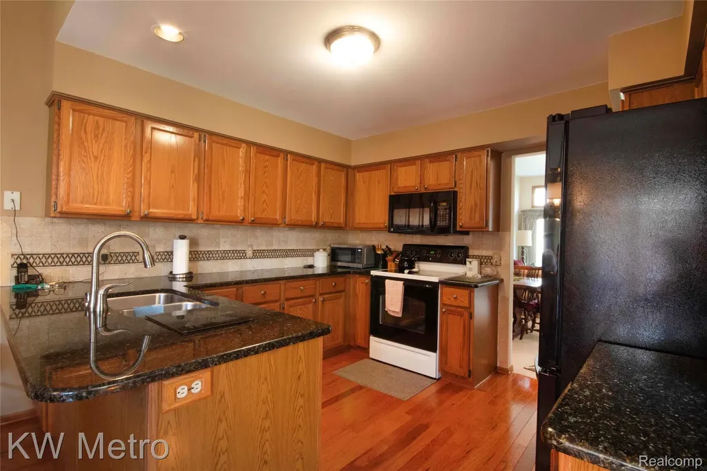42664 Jason Court Sterling Heights City MI 48313