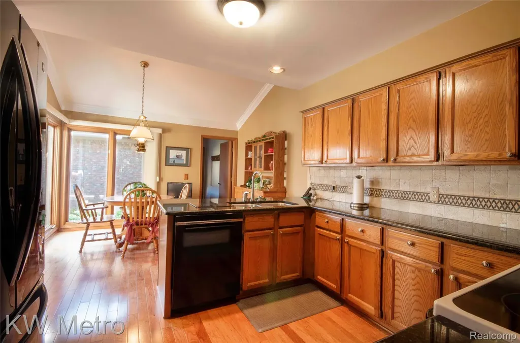 42664 Jason Court Sterling Heights City MI 48313